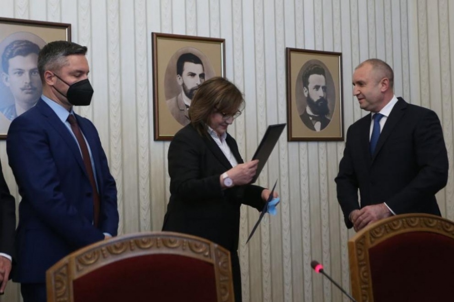 Третият мандат: Президентът дава шанс на БСП да състави правителство (ВИДЕО)