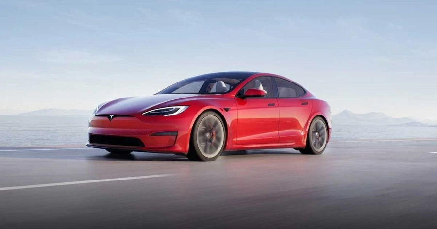 Tesla отново катастрофира в полицейски автомобил