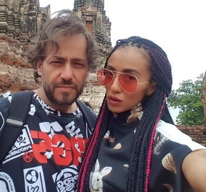  Люси и Ани Хоанг фалираха