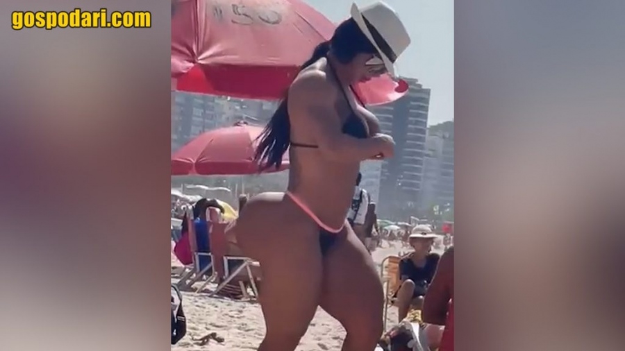  Жена шашна плажуващи с необичайно големите си задни форми (видео)