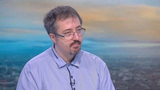 Математик за COVID ситуацията у нас: Очаква ни тежка есен