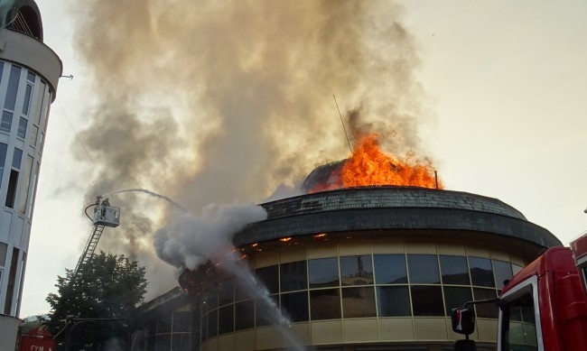 Пожарът в емблематична сграда в Благоевград е умишлен съобщиха от