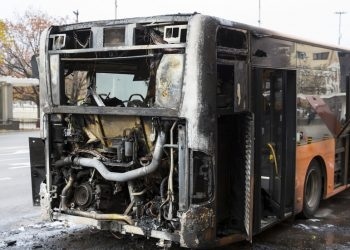Автобус се запали в София и удари три коли