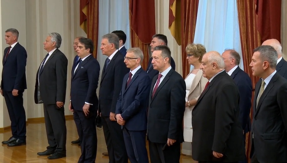 Президентът Румен Радев е събрал цялото служебно правителство в сградата