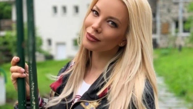 Емилия чака бебе от Жорж Башур