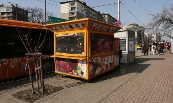 РДНСК София глобява Фандъкова за незаконните будки пред болница Св. Иван Рилски