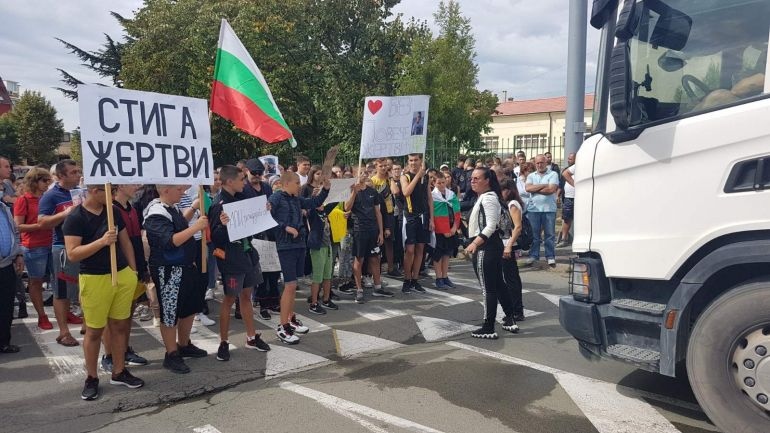 В Айтос и днес продължават протестите на местните хора с