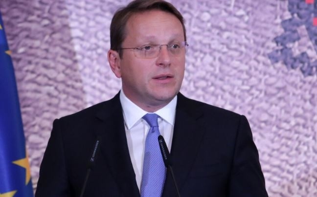 Еврокомисарят по разширяването Оливер Вархеи пристига у нас