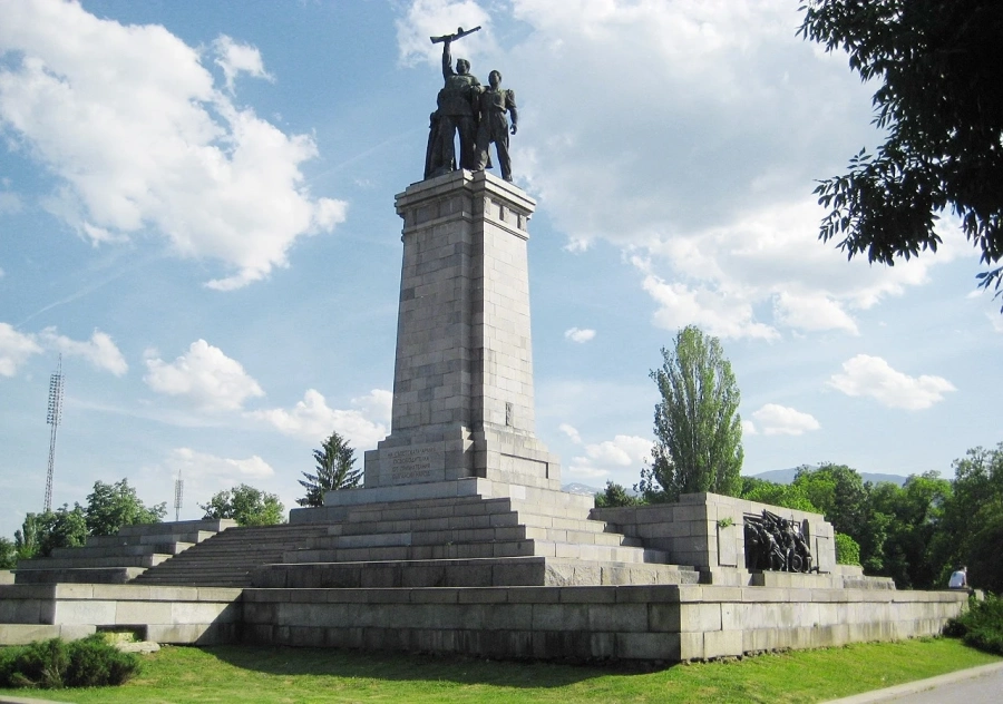 Руската държава е поискала България безвъзмездно да им прехвърли паметника на съветската армия в София и земята под него