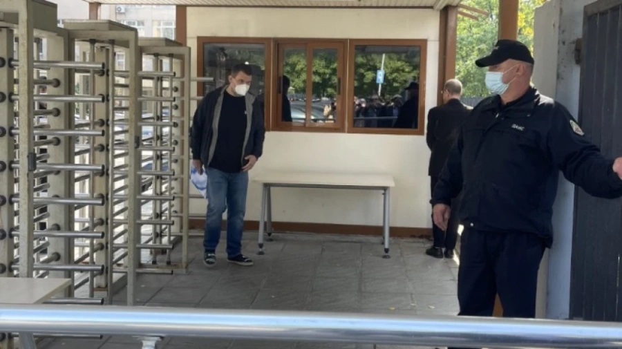 Делян Пеевски отказа коментар след разпит в ДАНС