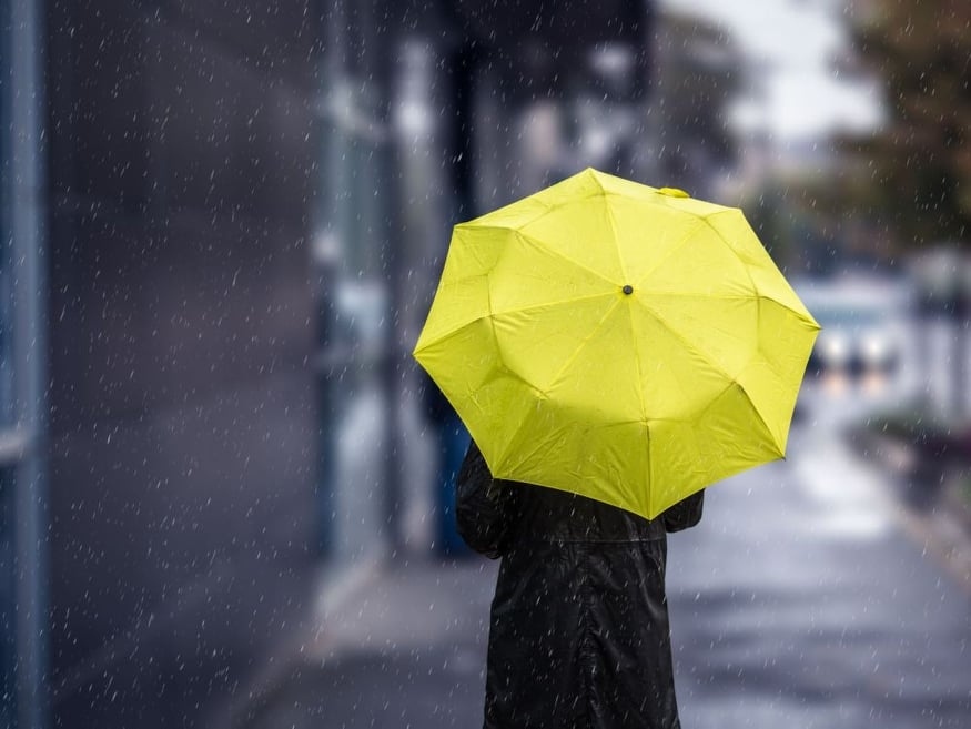 Жълт код за обилни дъждове и вятър в цялата страна днес  