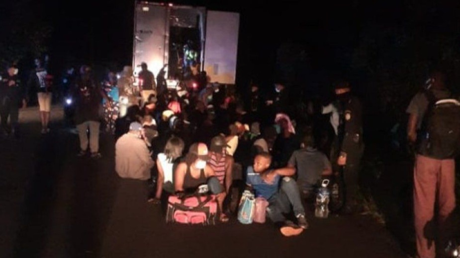 Полицията в Гватемала спаси 126 мигранти от изоставен край пътя