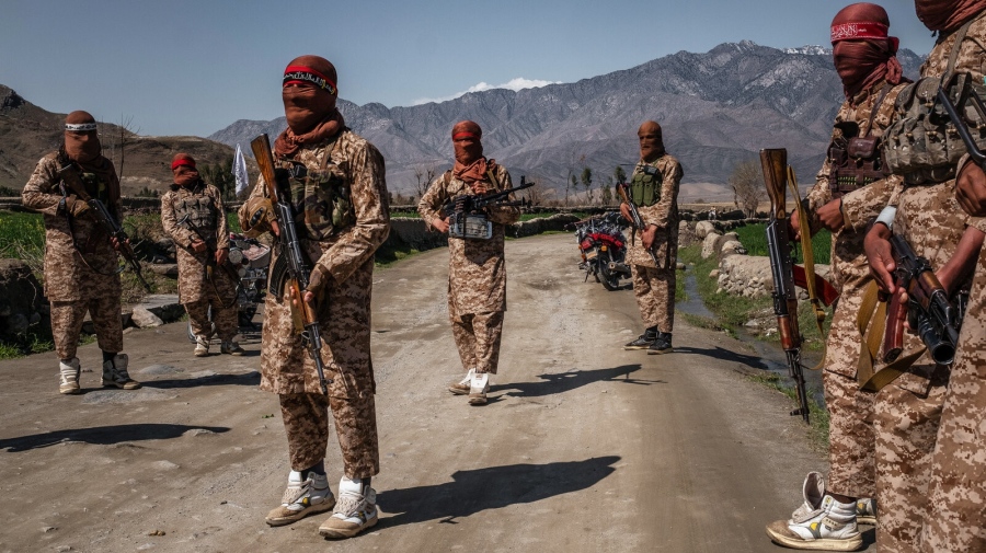 Талибаните плашат света с икономически бежанци