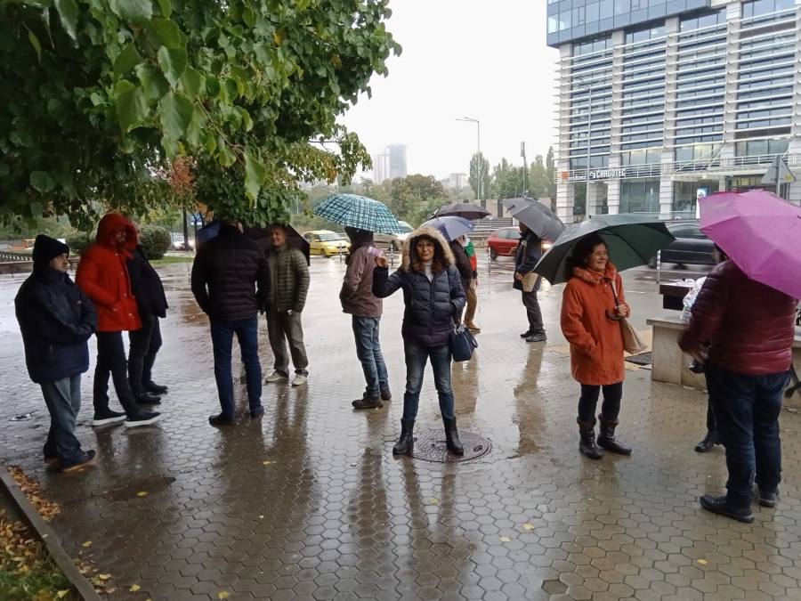Протестен флашмоб пред централата на ГЕРБ -  Бойко, къде са парите?