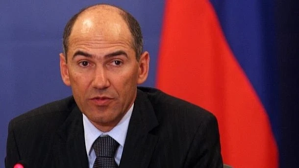  Словенският премиер нарече 226 евродепутати марионетки на Сорос