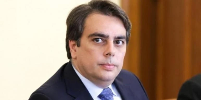 Асен Василев: Хората, които са крали, да отидат в затвора