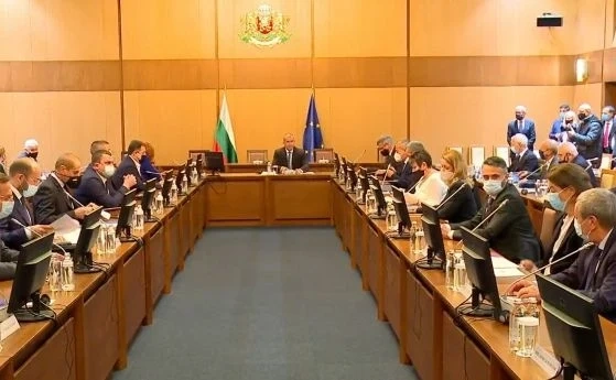 Президентът и правителството предлагат мерки срещу скъпия ток
