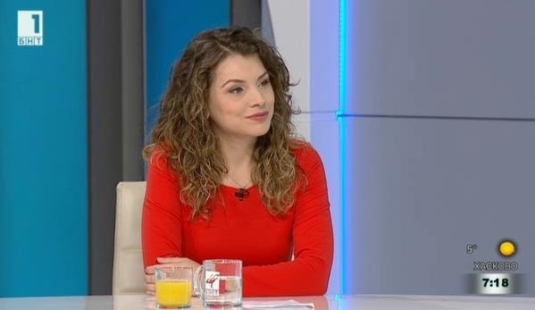  Водещата в БНТ Христина Любомирова - яростна антиваксърка