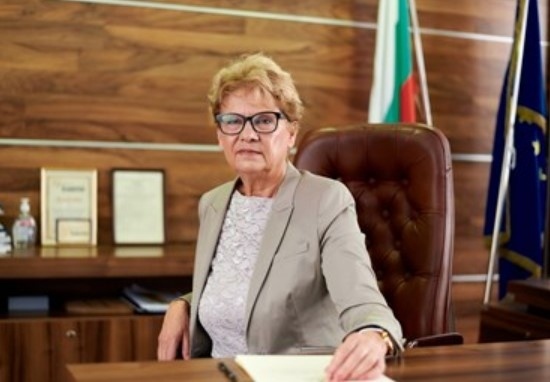 Комитова: Ще предложа 1,5 млрд. лева за поддръжка и ремонт на пътищата в Бюджет 2022