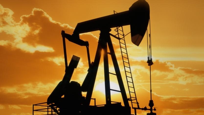 Петролът продължава да поскъпва към нови многогодишни върхове