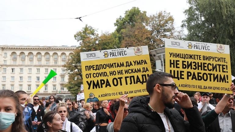 Бизнесът излезе на протест срещу COVID мерките, шествие блокира центъра на София