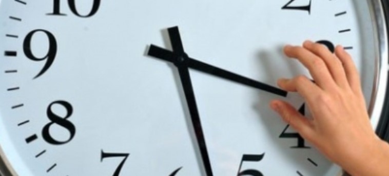 Връщаме стрелките на часовника с час назад в неделя