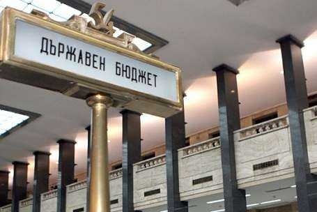 Излишъкът в бюджета е намалял с близо 300 млн. лева за месец
