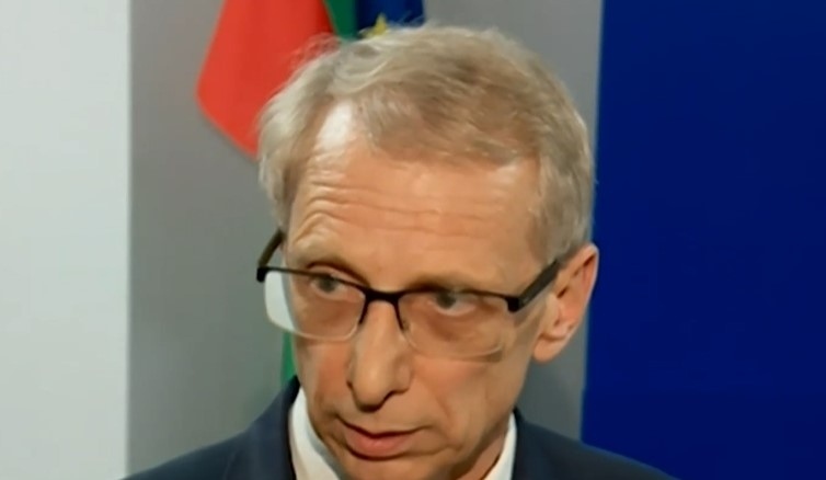 Денков: Учениците, които не се тестват, остават на онлайн обучение