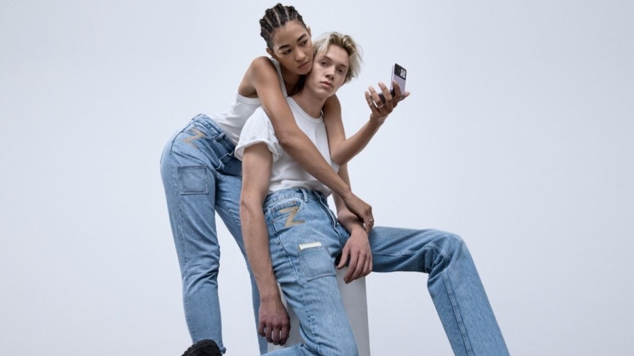  Samsung вече продава и дънки