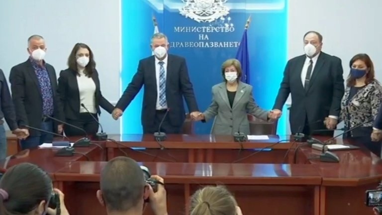 Проф. Григоров: Видяното вчера беше пълна комедия, срамувам се от такива колеги