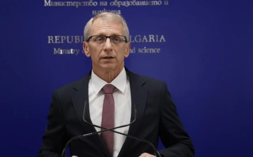 Децата от 1 до 4 клас могат да се върнат в училище най-рано на 10 ноември