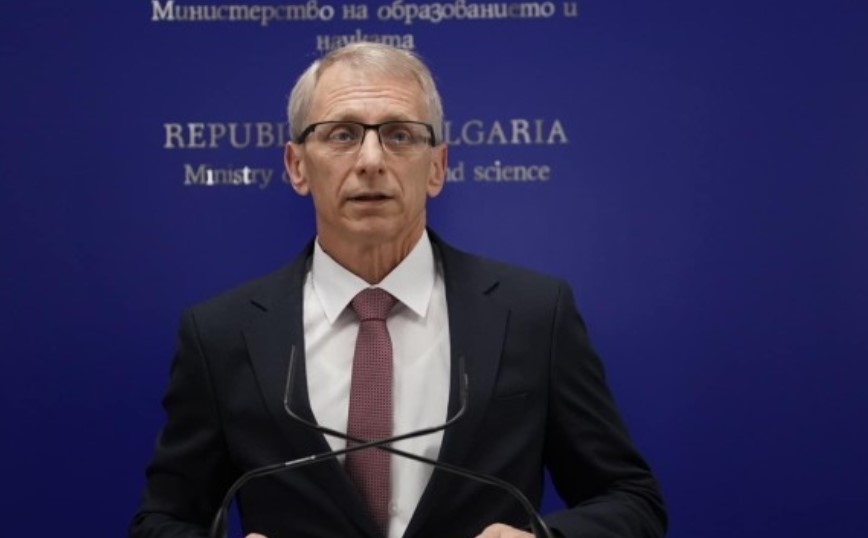 Децата от 1 до 4 клас могат да се върнат в училище най-рано на 10 ноември