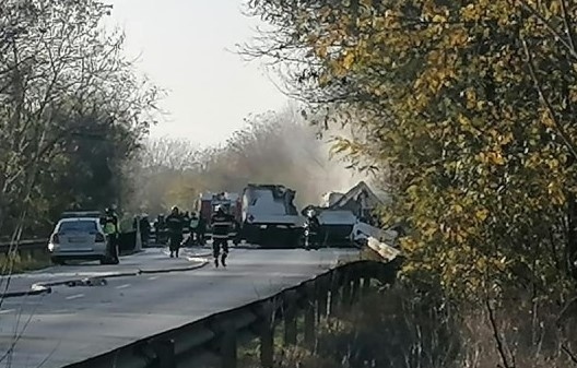 Тежка катастрофа край Велико Търново: Цистерна се запали, водачът ѝ е загинал