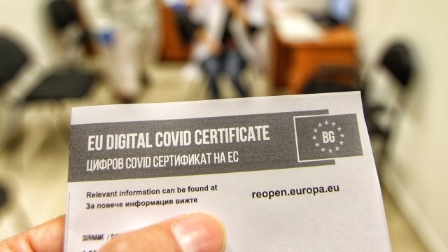 Кандидат за депутат е замесен в схема за фалшиви зелени сертификати