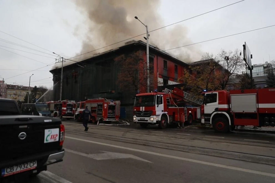 Задържаха бездомен за пожара в бившето кино Възраждане