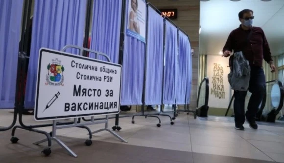 В 11 пункта в София ще ваксинират желаещите в почивните дни
