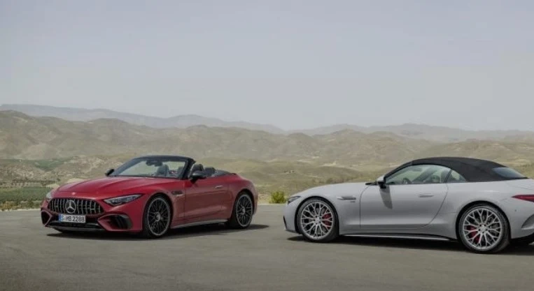 Новият Mercedes-AMG SL залага на текстилен покрив
