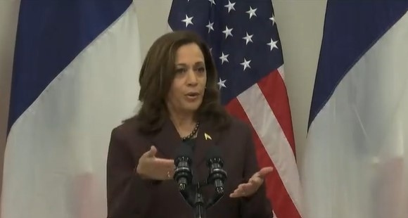 Камала Харис си купи кухненски пособия на тръгване от Париж (СНИМКИ)