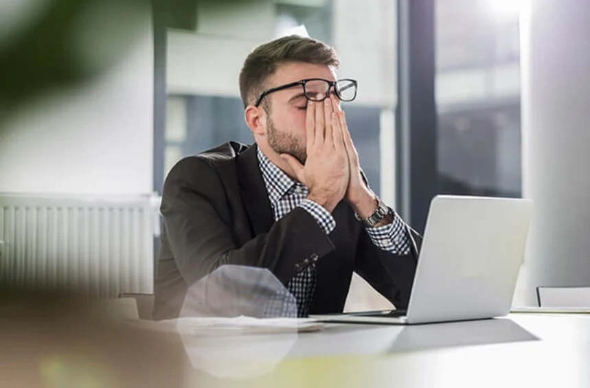  Глобяват работодател, ако звъни на служител извън работно време