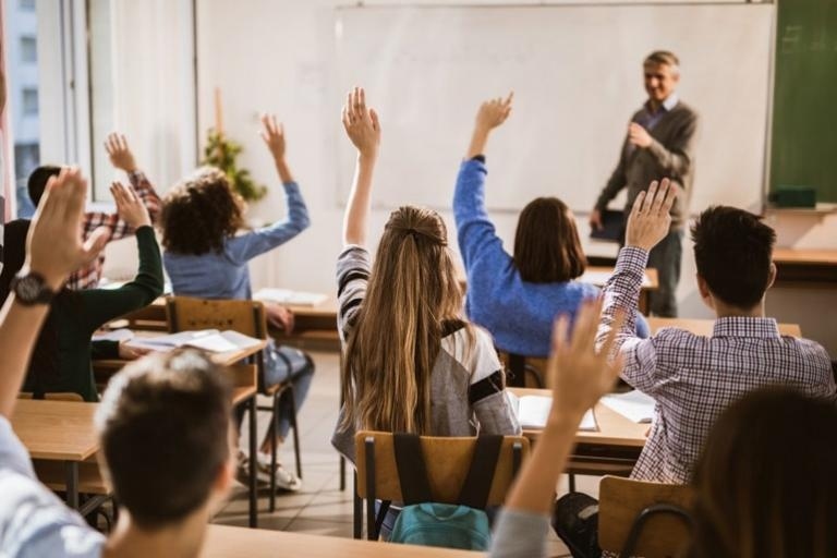 МОН: Без положителни тестове за Covid-19 на ученици, завърнали се в клас