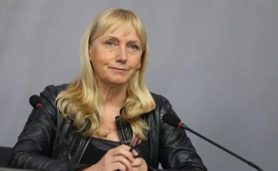 Йончева поиска оставката на Нинова