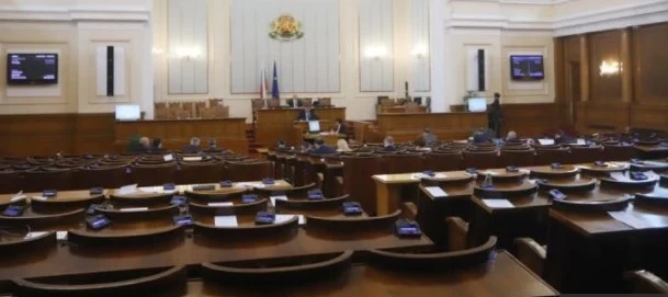 Новите депутати ще получават с 220 лв. по-високи заплати от предшествениците си