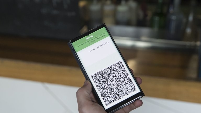 Румънски депутати получиха заплашителни есемеси да не гласуват за зеления сертификат