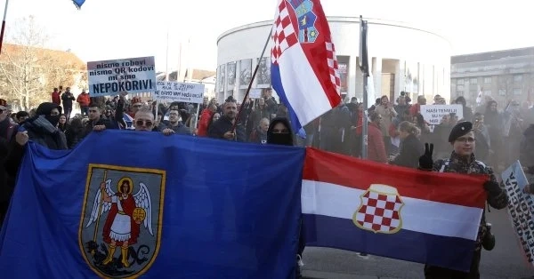 Хиляди на протест в Хърватия