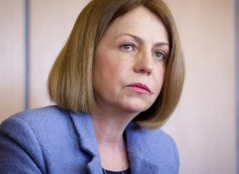 Фандъкова: Очаквам категорично решение за връщането на големите ученици в клас