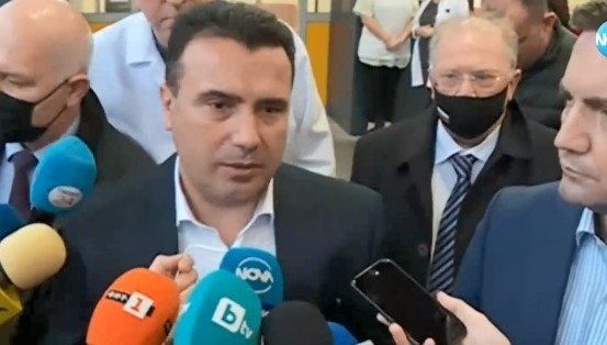 Заев: Пътници на задните седалки са счупили прозорец, за да се спасят