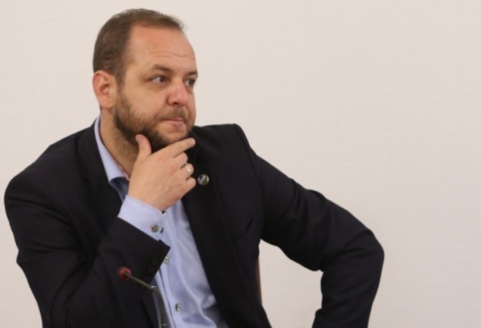 Какво е работил Борислав Сандов, за да е в преговорите?