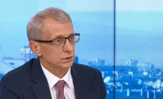 Учебната година да започва по-рано обмислят от МОН