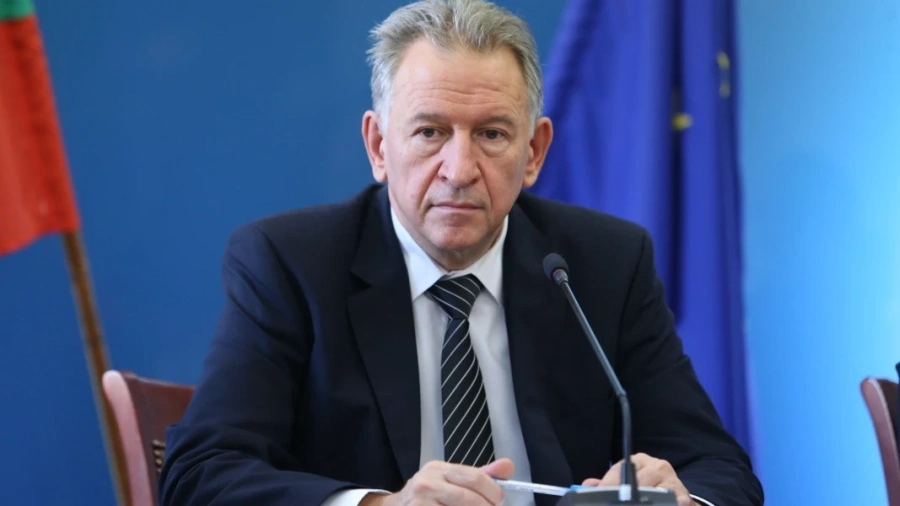 Кацаров: Може да има мобилни екипи на лабораториите в училищата