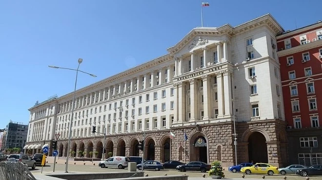 Осигуриха над 100 млн. лв. за Запази ме + и още 61 за работещите на първа линия